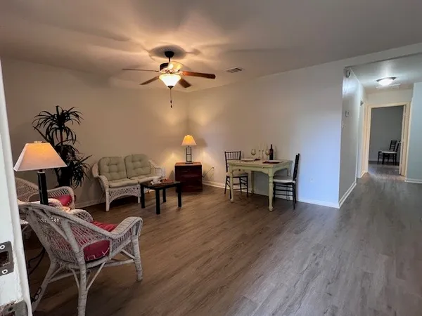 $1,200 | 4721 9th Street, Unit A, Bacliff, TX 77518