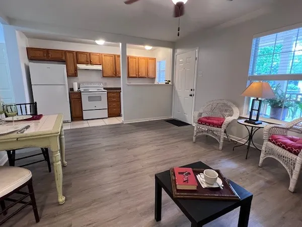 $1,200 | 4721 9th Street, Unit A, Bacliff, TX 77518