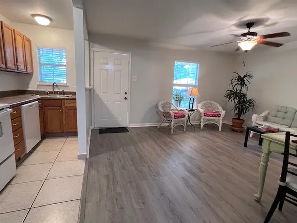 $1,200 | 4721 9th Street, Unit A, Bacliff, TX 77518