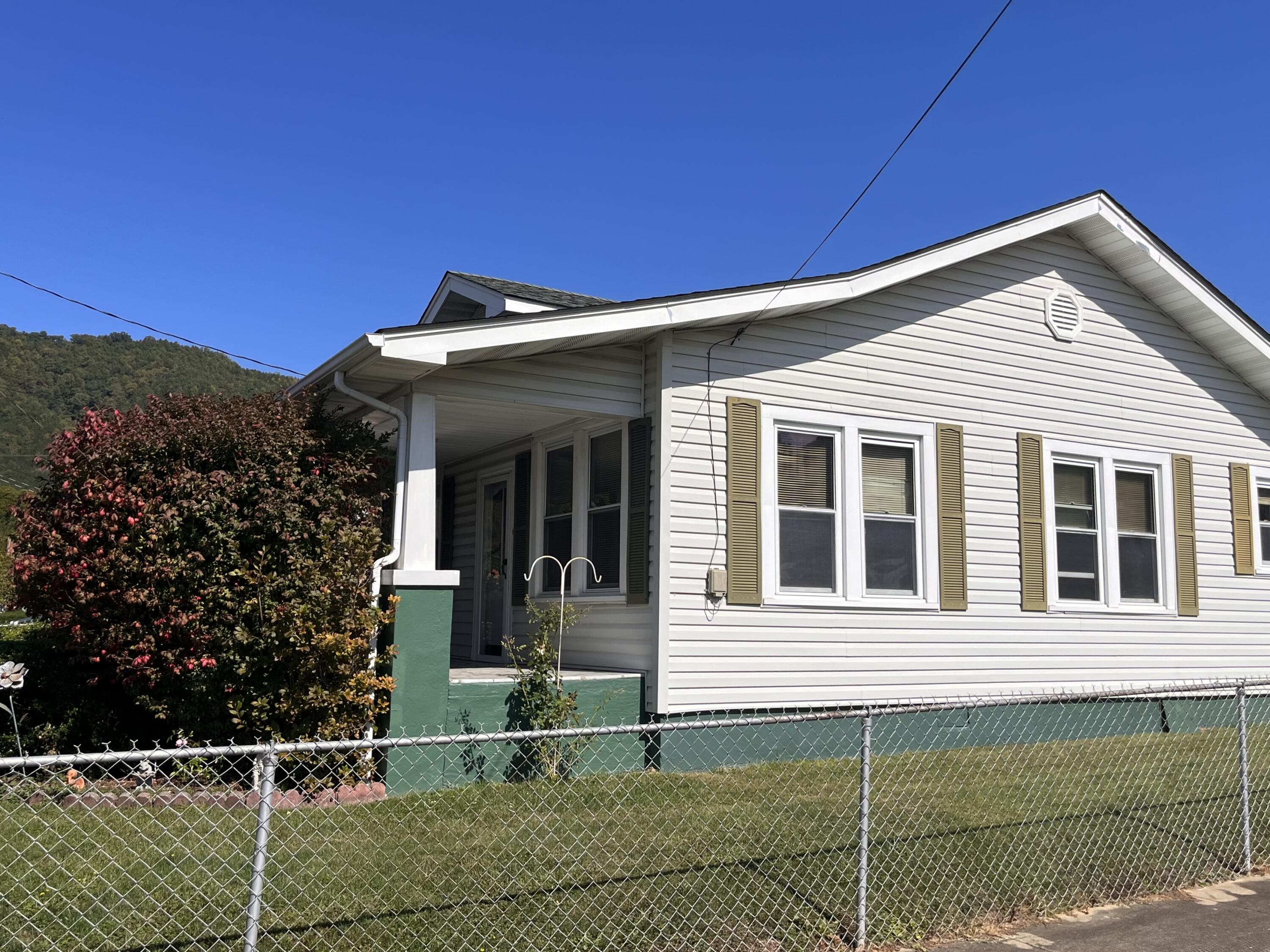 417 2nd Avenue Hampton, TN 37658 - Photo 12 of 44 IMG_5196