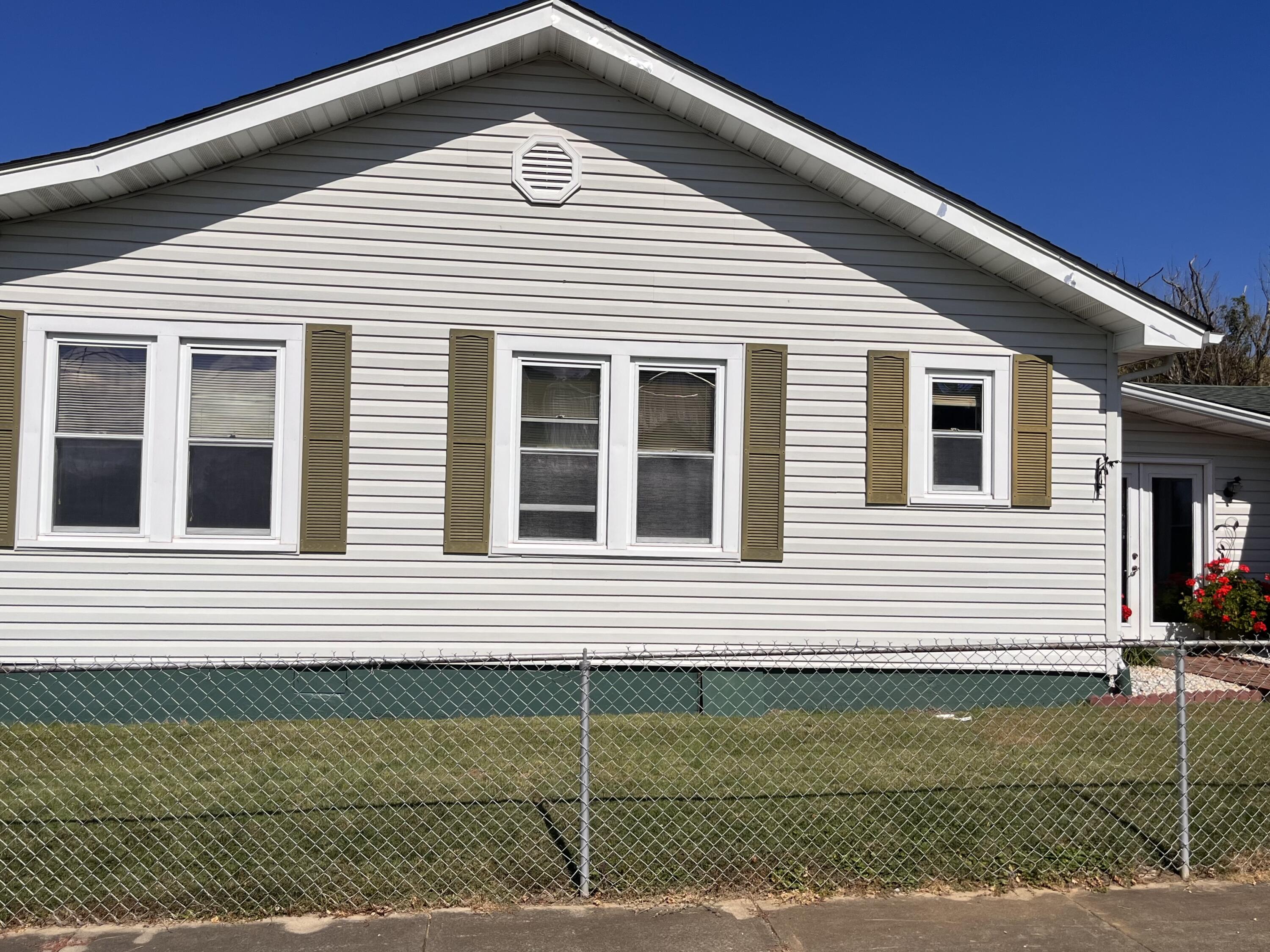 417 2nd Avenue Hampton, TN 37658 - Photo 13 of 44 IMG_5195