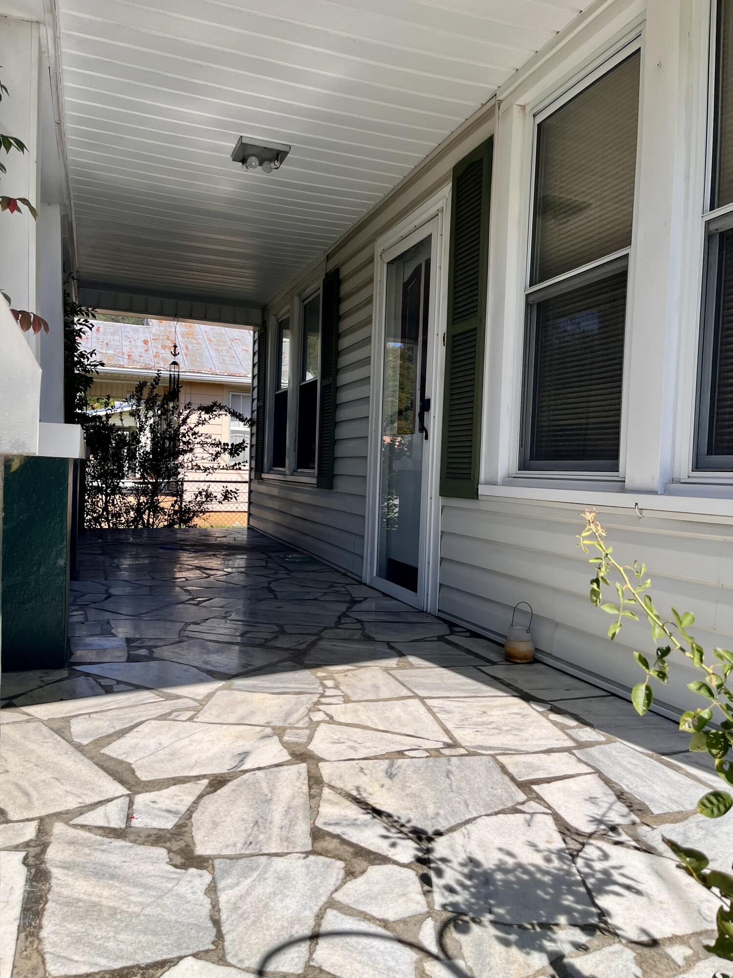 417 2nd Avenue Hampton, TN 37658 - Photo 3 of 44 IMG_5206