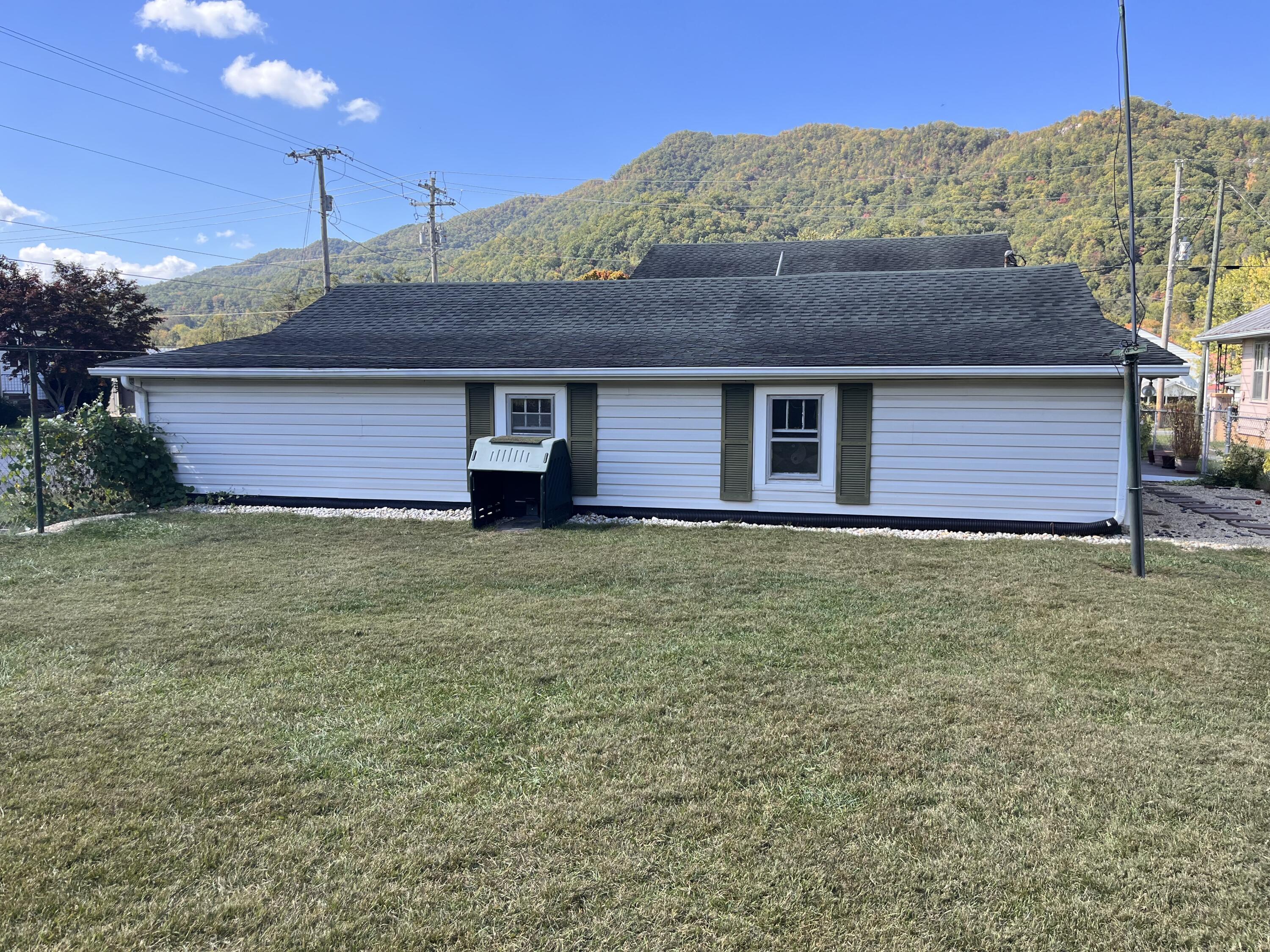 417 2nd Avenue Hampton, TN 37658 - Photo 6 of 44 IMG_5203