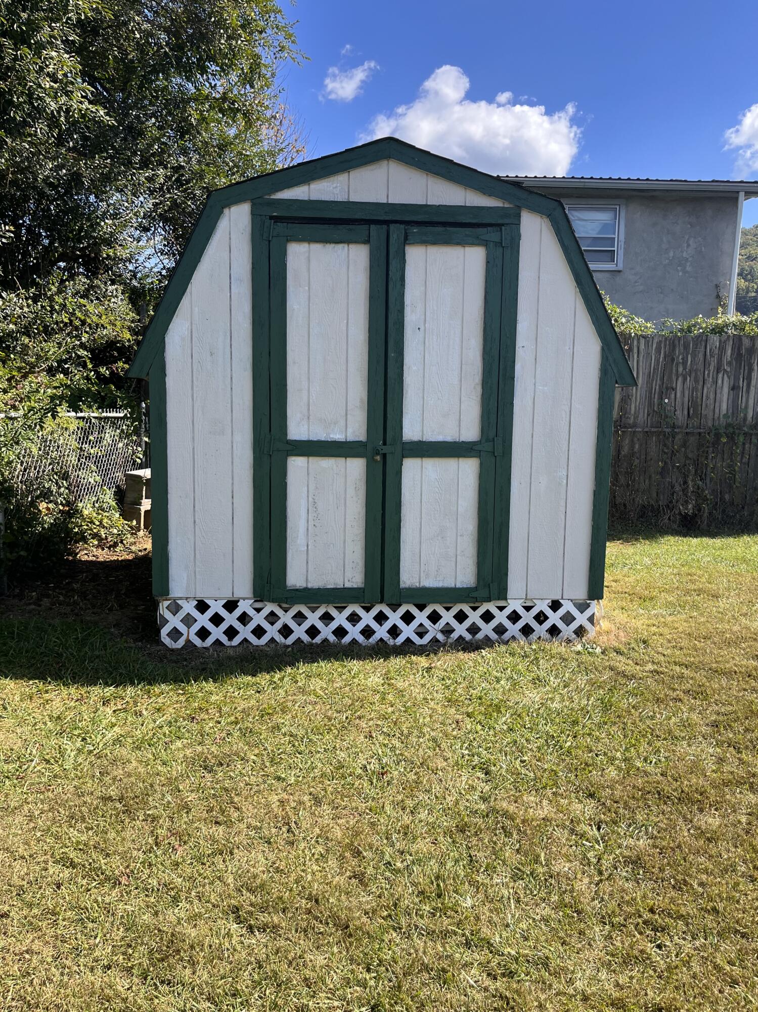 417 2nd Avenue Hampton, TN 37658 - Photo 7 of 44 IMG_5202