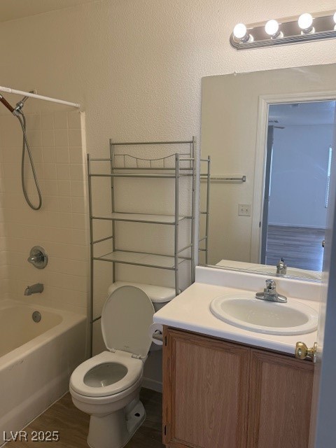 5474 Jacobs Field Street Las Vegas, NV 89148 - Photo 5 of 13 Full bath featuring washtub / shower combination, vanity, and wood finished floors