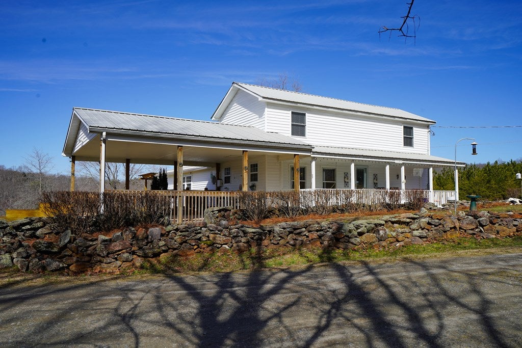 1084 Hedge Road Chatham, VA 24531 - Photo 2 of 75 Gallery Image 2