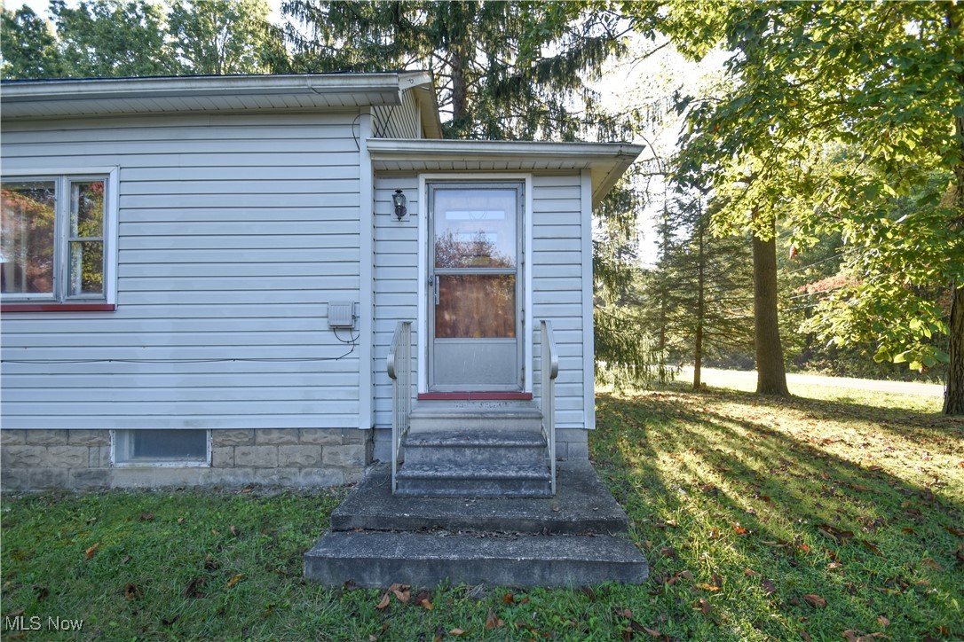 5382 West Webb Road Youngstown, OH 44515 - Photo 3 of 50 Entrance to property featuring a yard