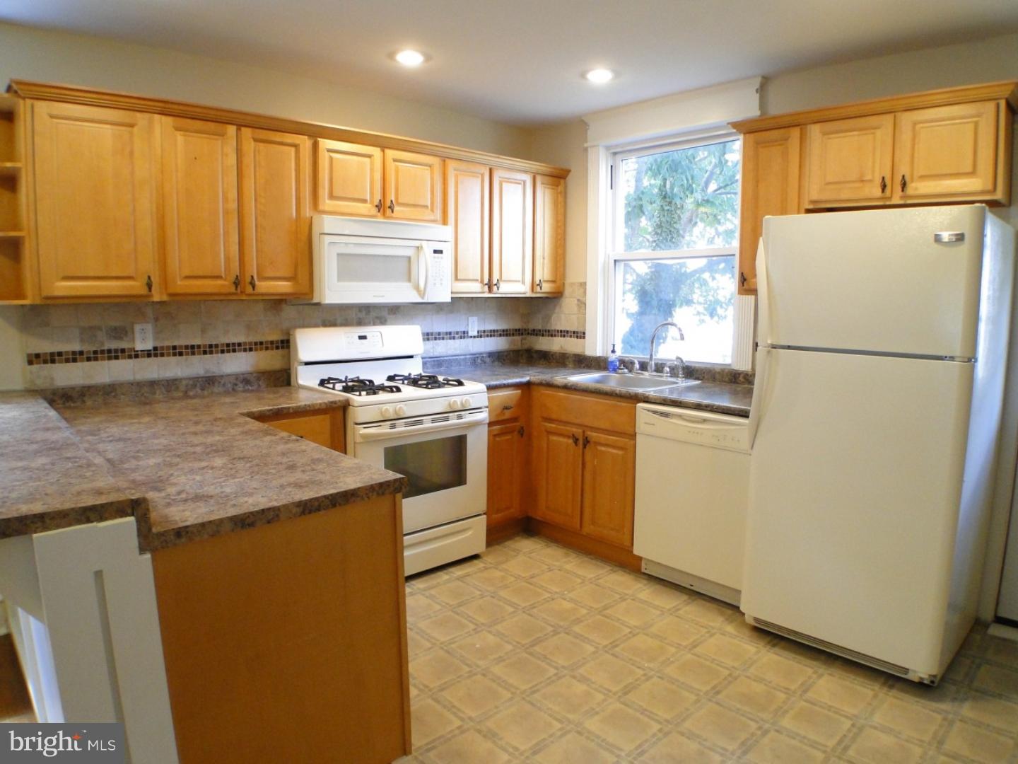 222 Heather Road Upper Darby, PA 19082 - Photo 11 of 25 Kitchen