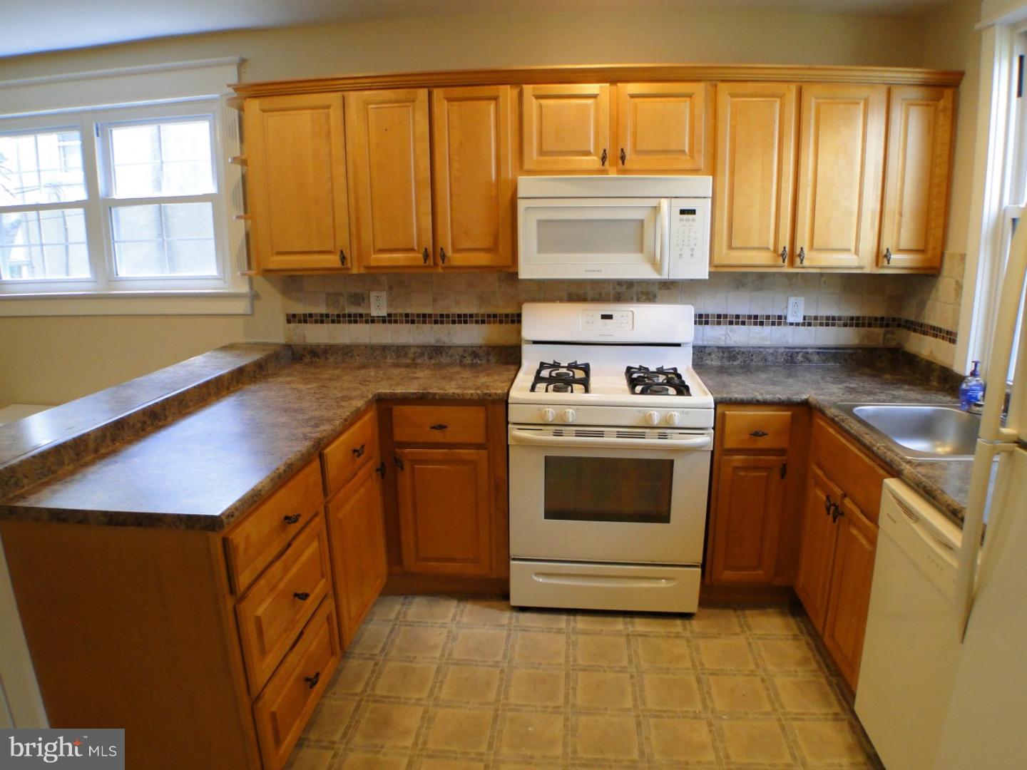 222 Heather Road Upper Darby, PA 19082 - Photo 12 of 25 Kitchen