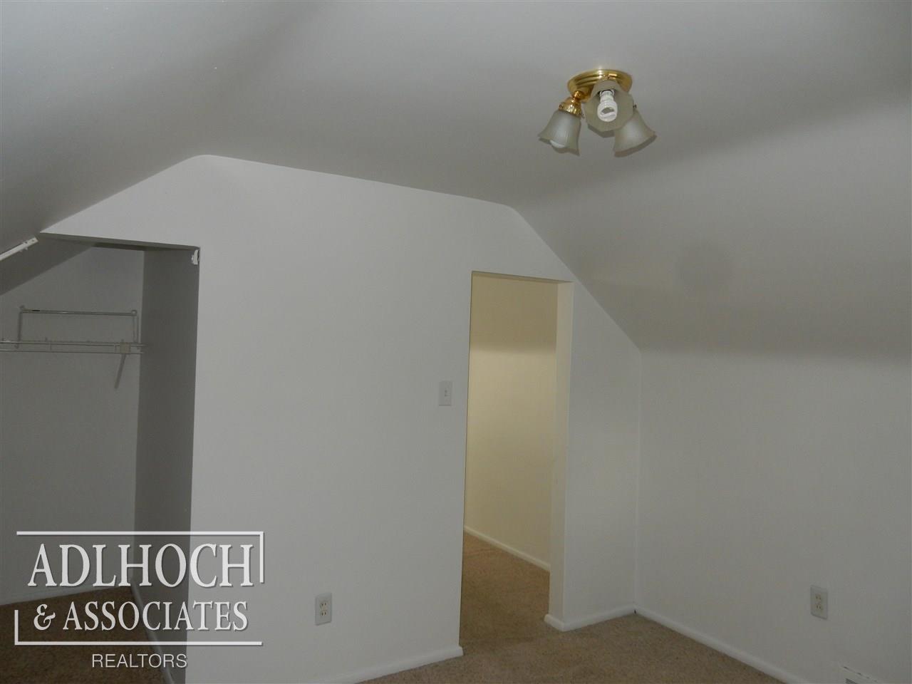 2064 Roslyn Road Grosse Pointe Woods, MI 48236 - Photo 12 of 16