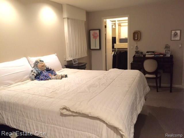 30069 High Valley Road Farmington Hills, MI 48331 - Photo 13 of 17