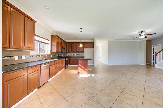 $2,895 | 5527 Gatesprings Lane, Sugar Land, TX 77479