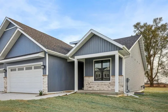 $358,900 | 305 Willow Street, Pardeeville, WI 53954