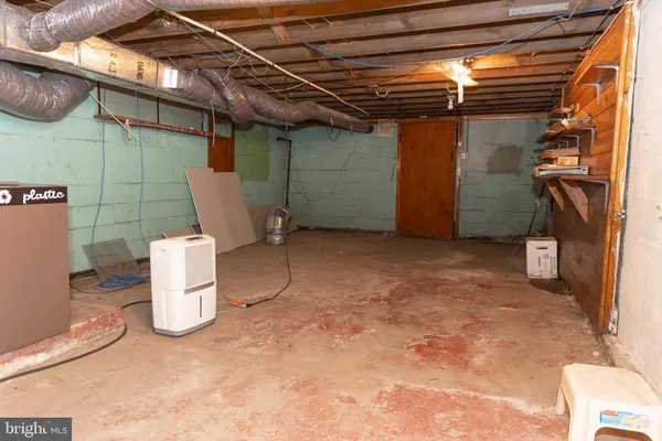 an empty room with wooden floor & closet