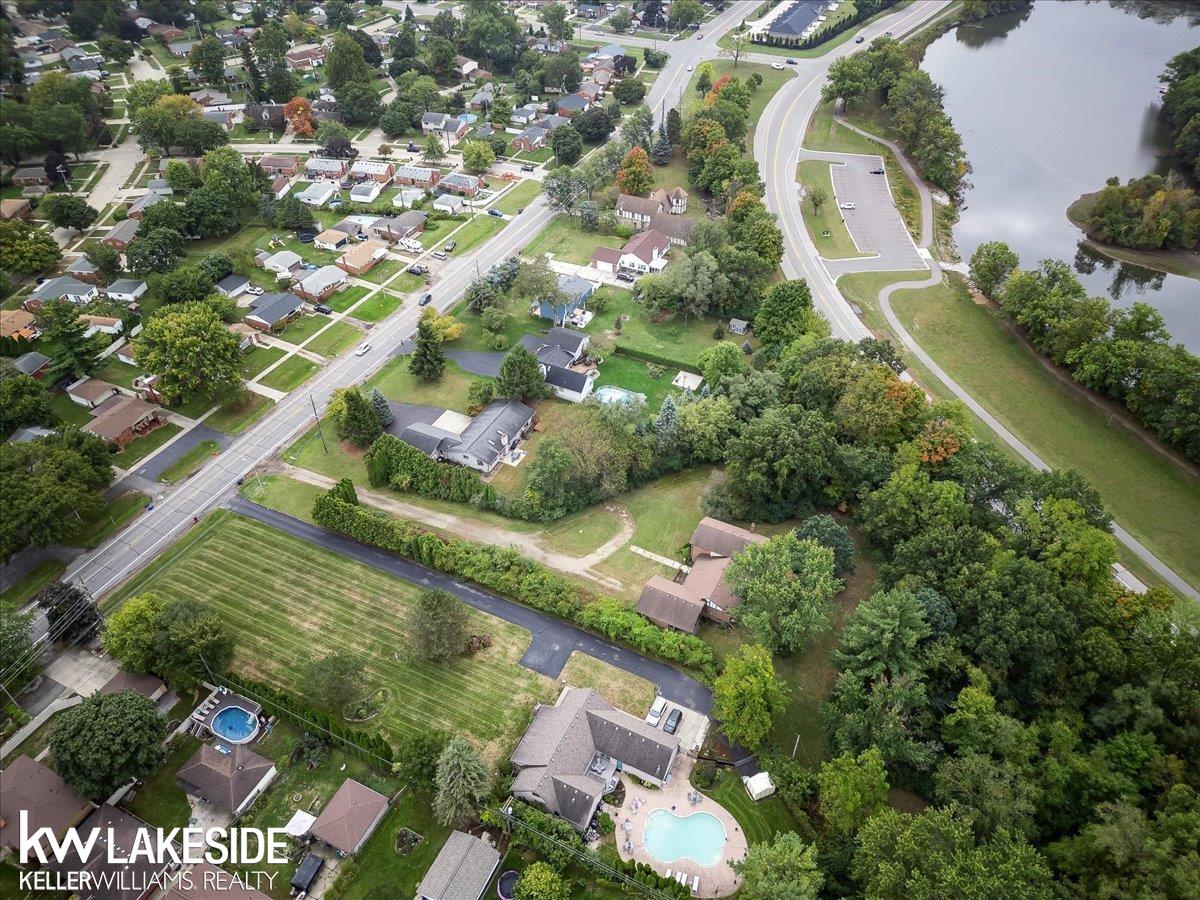 9047 Farmington Road Livonia, MI 48150 - Photo 48 of 54 50157253-bc8dfd28-5c23-44af-bd6d-c7fdd7a7e468.JPG