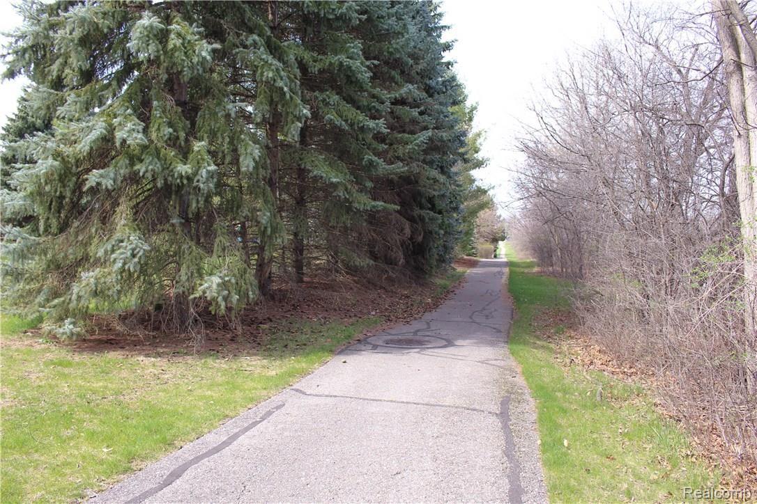 622 Snowmass Drive Rochester, MI 48309 - Photo 27 of 28 IMG_2539.jpg