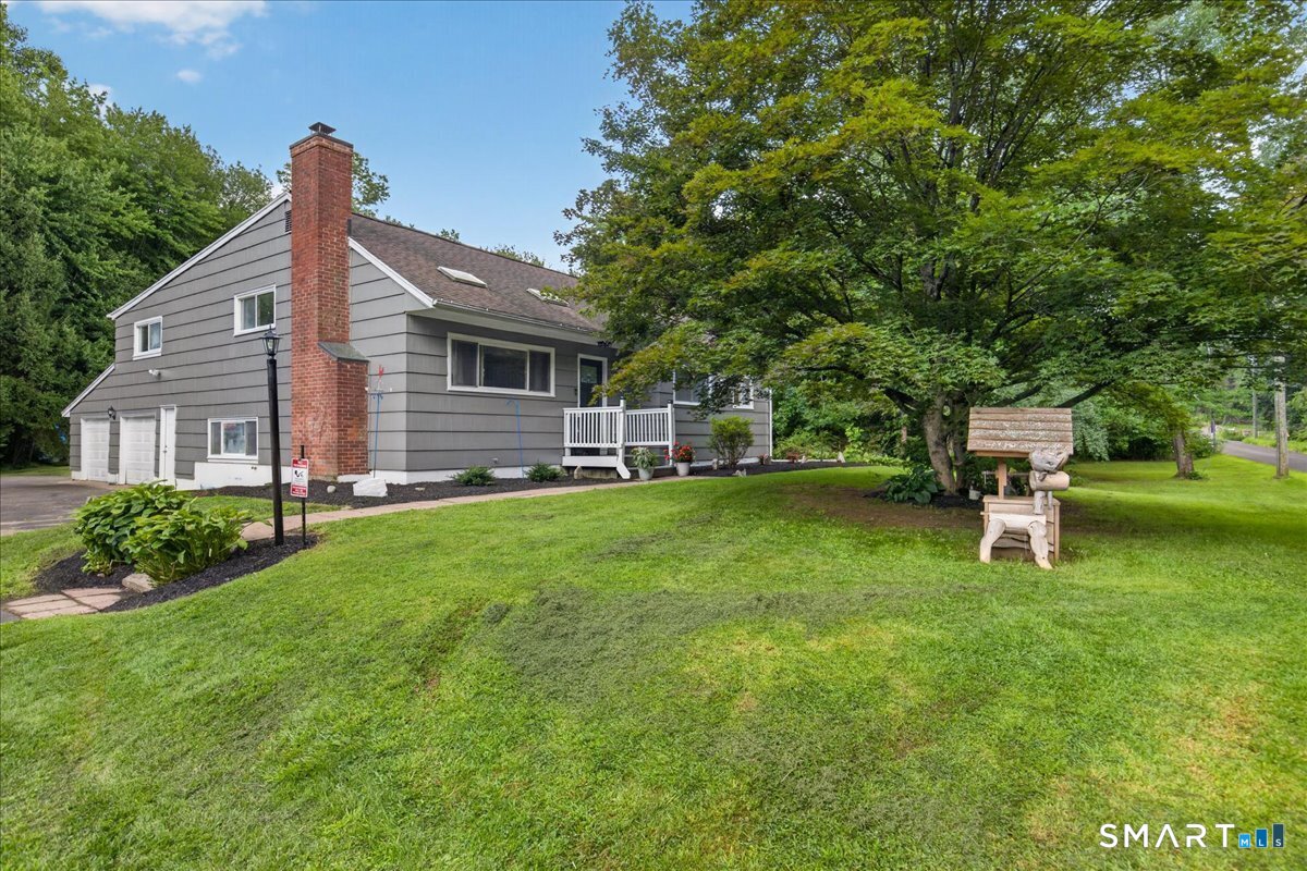 6 Paugussett Road Newtown, CT 06482 - Photo 1 of 40 Gallery Image 1