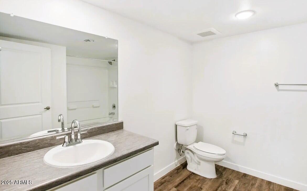 12945 West Greenway Road, Unit 36 El Mirage, AZ 85335 - Photo 6 of 10 Hall bath for second bedroom - 36 Bldg E