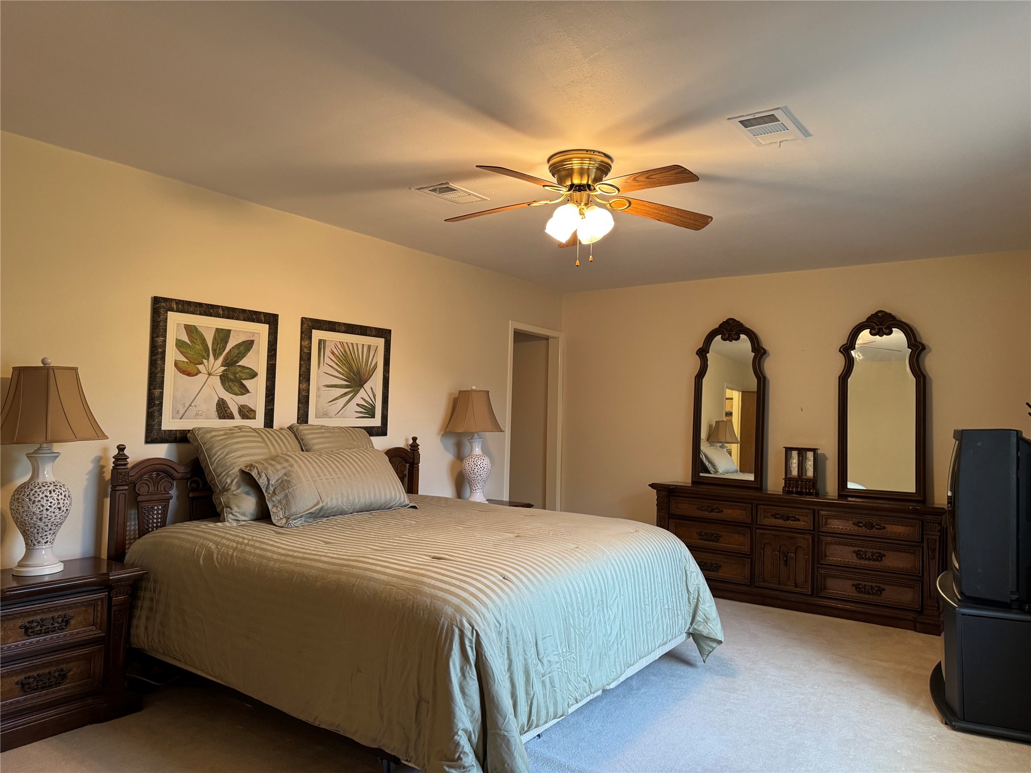 203 East Thornton Road Houston, TX 77022 - Photo 12 of 18 Second-floor primary spacious bedroom with neutral walls, carpet, and a ceiling fan.