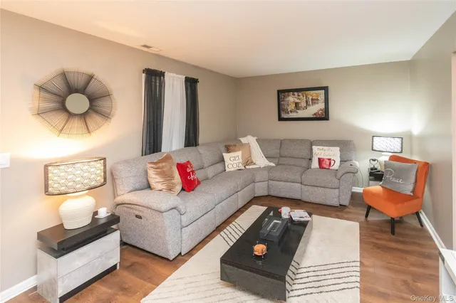 $349,999 | 20 Wintergreen Court, Montgomery, NY 12549