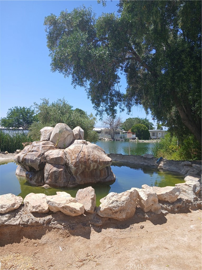 20683 Waalew Road, Unit B68 Apple Valley, CA 92307 - Photo 50 of 53 Pink nick area