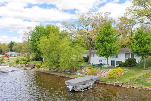 $685,000 | 58828 South Burr Oak Road, Colon, MI 49040
