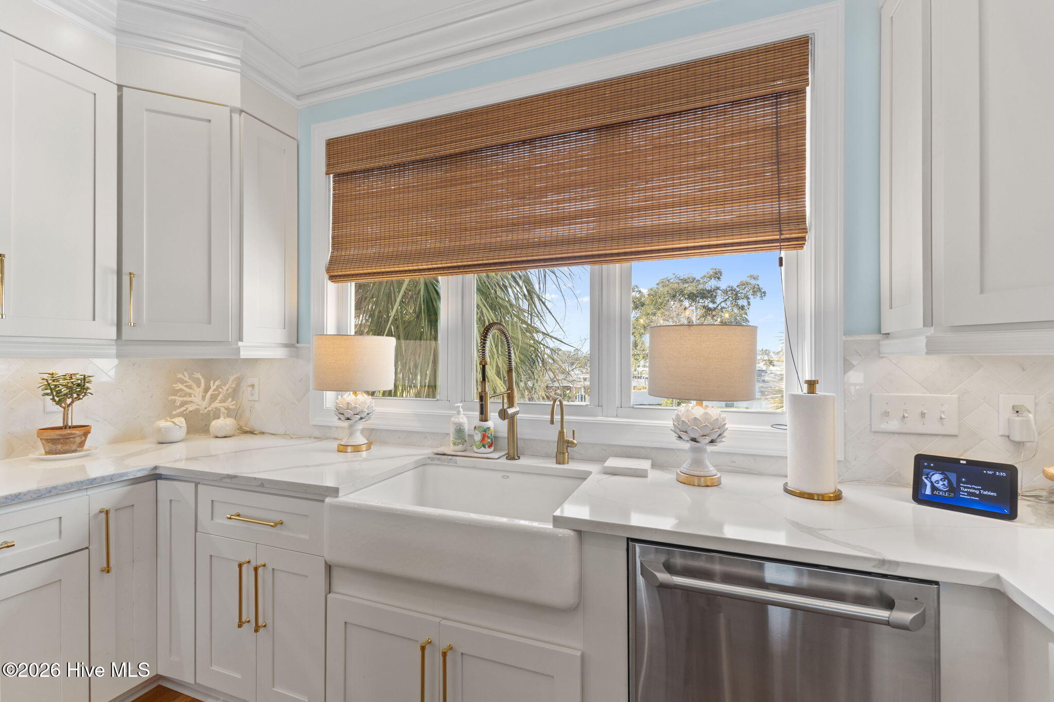 111 Riverside Avenue Morehead City, NC 28557 - Photo 22 of 123 Farm Sink and Dishwasher