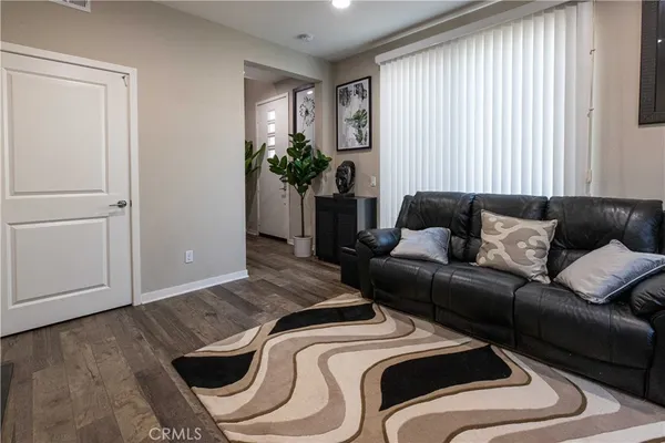 $759,900 | 5786 Acacia Lane, Lakewood, CA 90712