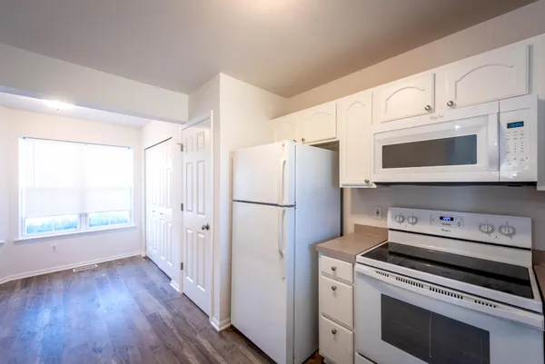 $2,400 | 8679 Old Green Bay Road, Pleasant Prairie, WI 53158