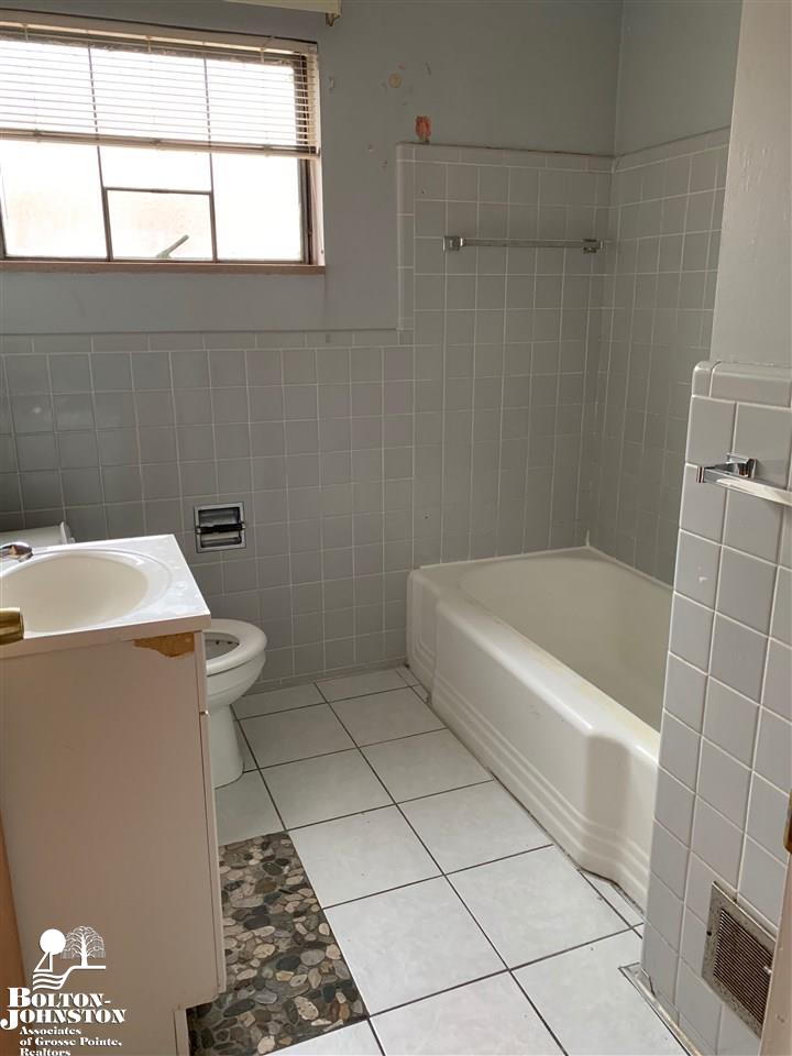 20928 Littlestone Road Harper Woods, MI 48225 - Photo 15 of 27