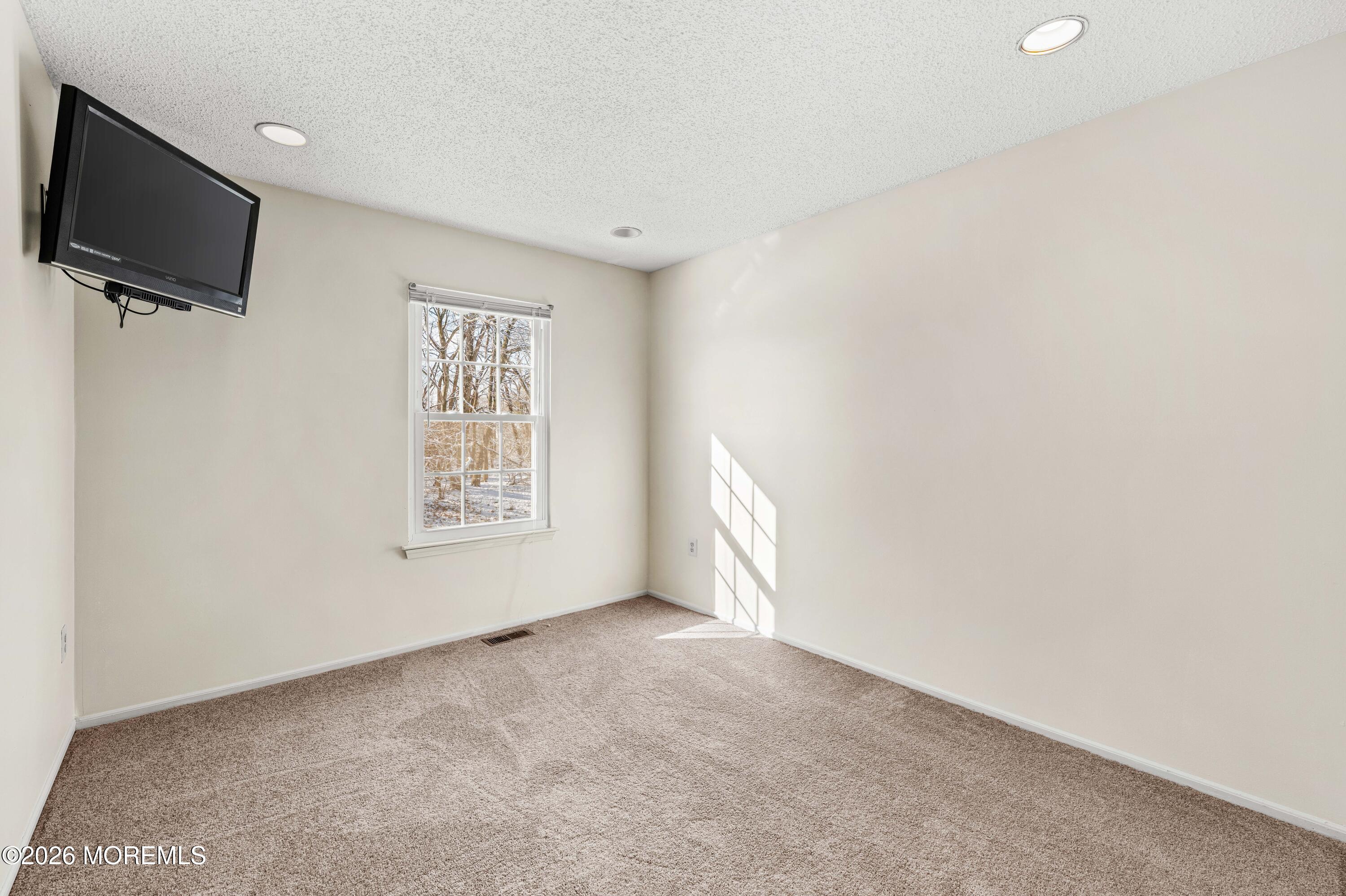 19 Sloop Square Freehold, NJ 07728 - Photo 28 of 33 19 Sloop Square Freehold - Interiors-20