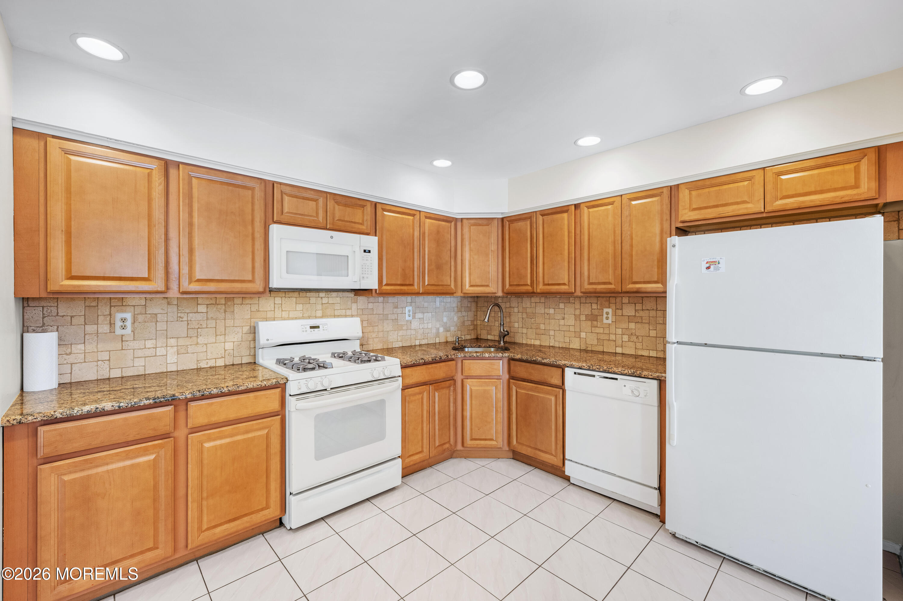 19 Sloop Square Freehold, NJ 07728 - Photo 8 of 33 19 Sloop Square Freehold - Interiors-14