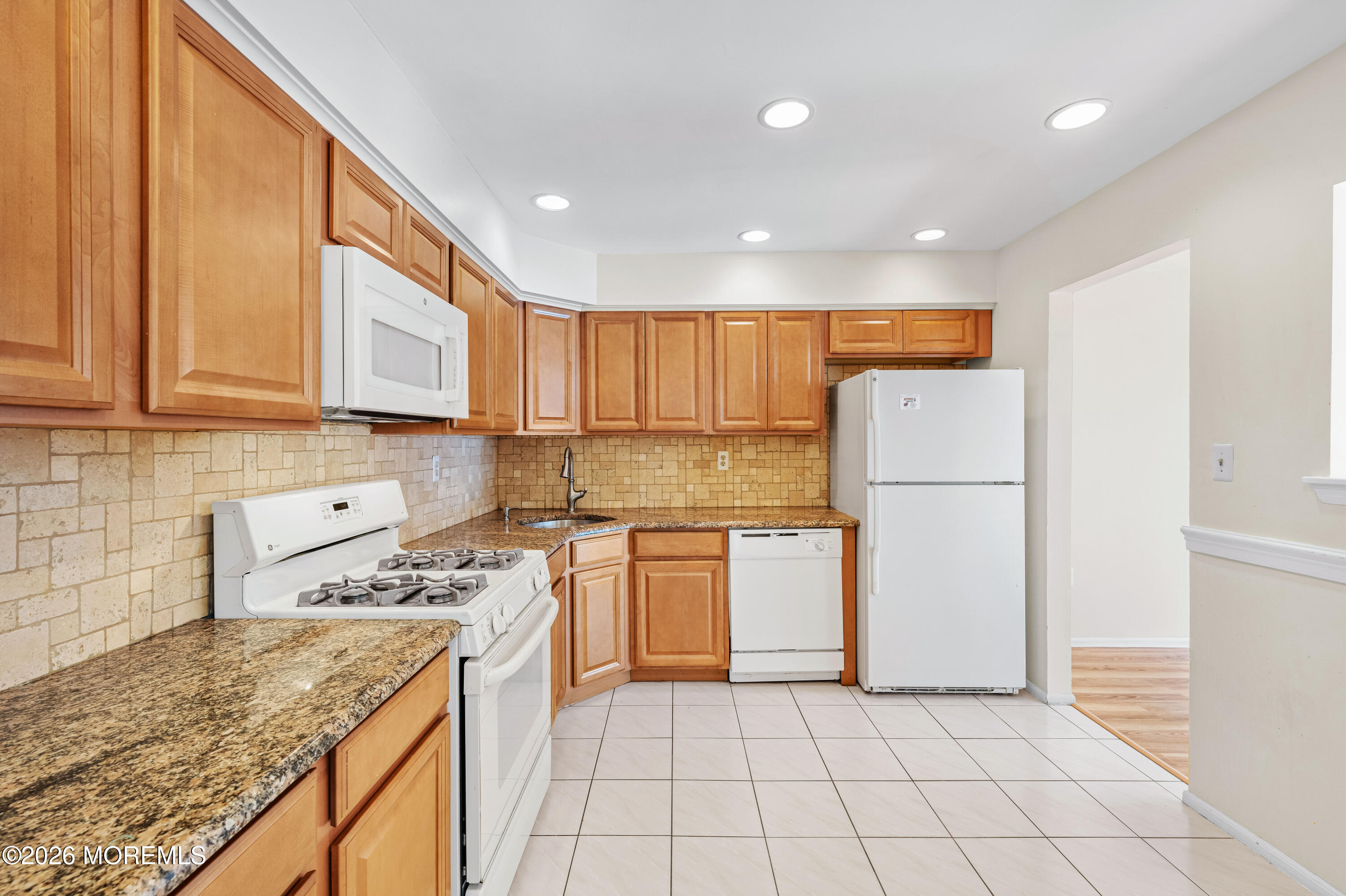 19 Sloop Square Freehold, NJ 07728 - Photo 9 of 33 19 Sloop Square Freehold - Interiors-13