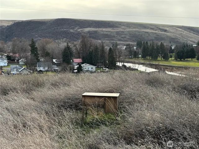 a view of a outdoor space