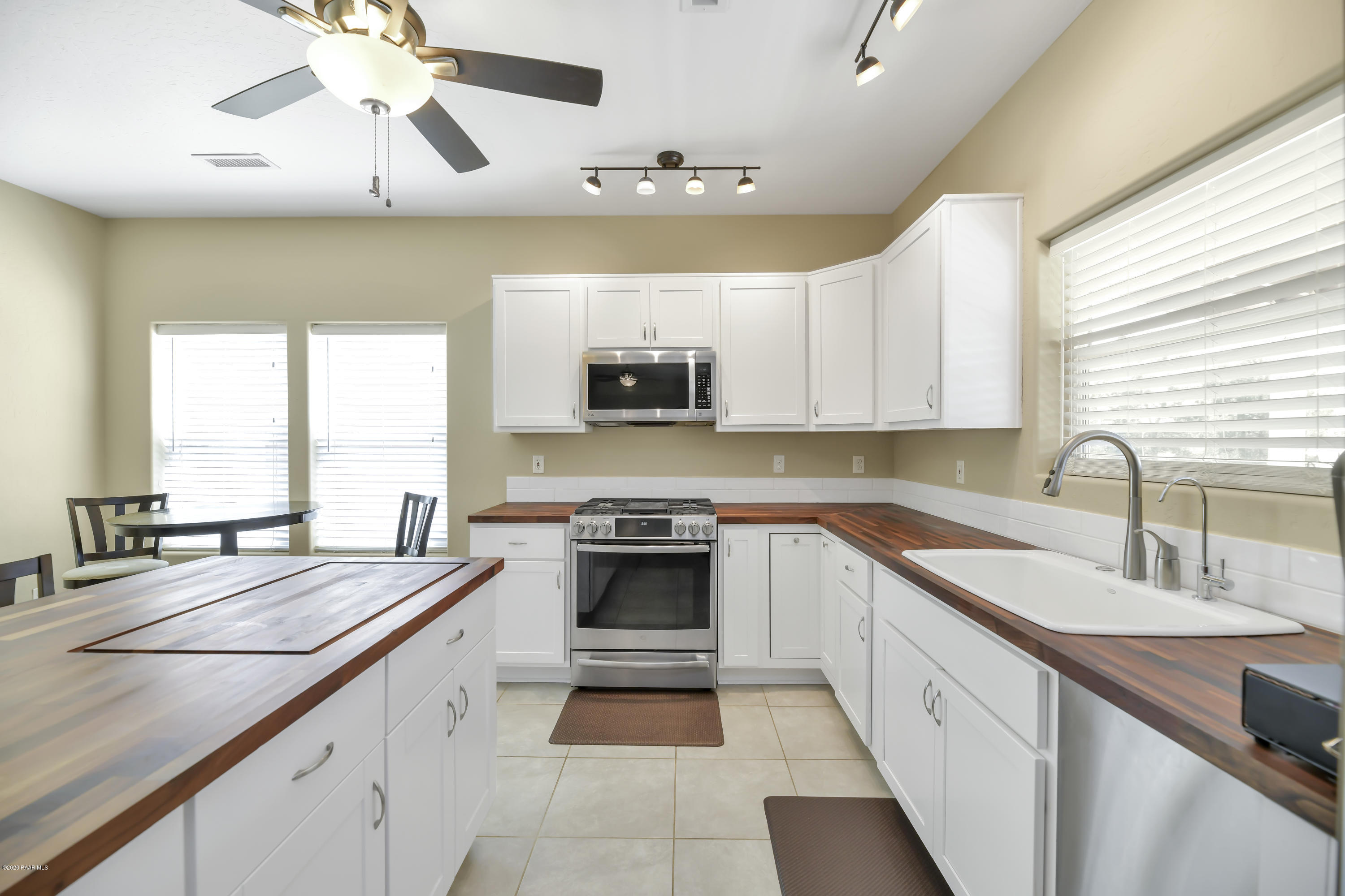 17472 East Jackrabbit Road Mayer, AZ 86333 - Photo 15 of 26 Kitchen