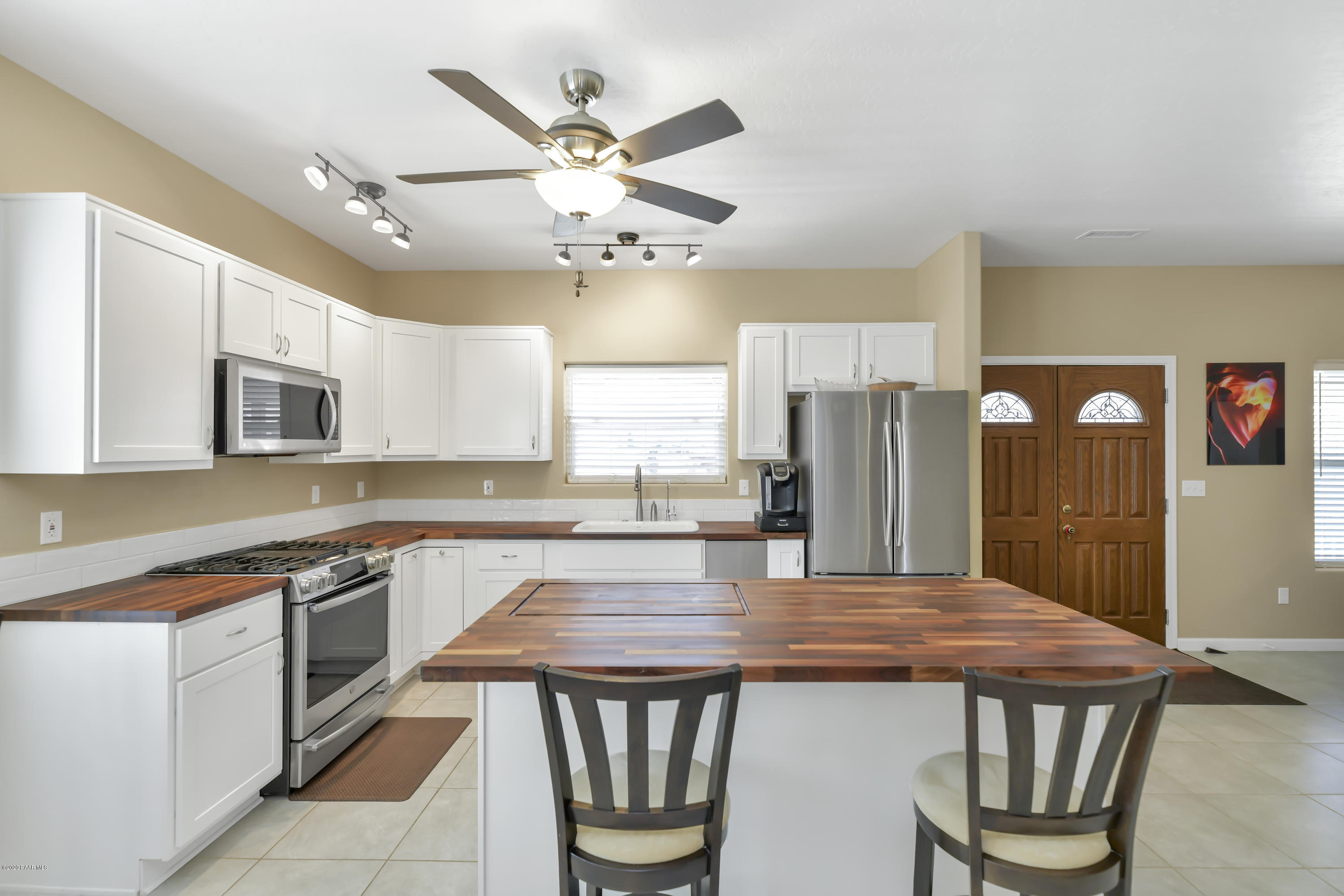 17472 East Jackrabbit Road Mayer, AZ 86333 - Photo 16 of 26 Kitchen