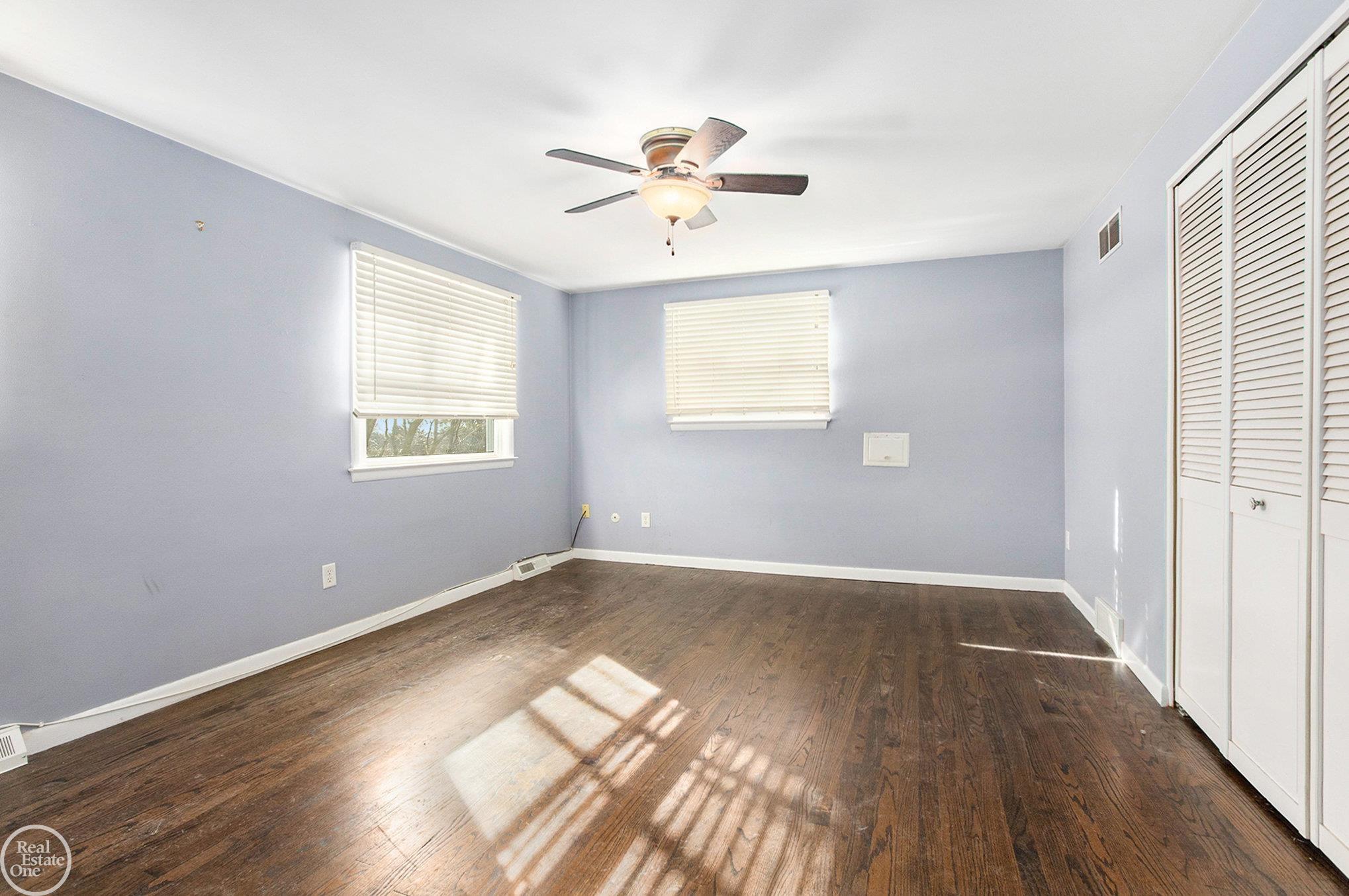 36144 West Lyman Road Farmington, MI 48331 - Photo 14 of 26 50166004-ec62ebe3-509d-40c3-adc6-7303b182be01.JPG