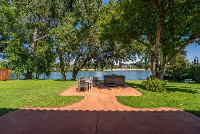 $1,399,000 | 6681 Riverside Drive, Redding, CA 96001