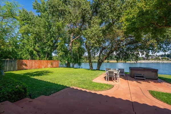 $1,359,000 | 6681 Riverside Drive, Redding, CA 96001