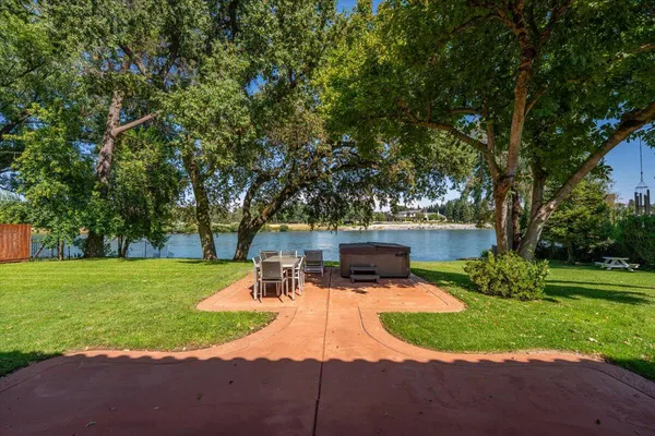 $1,359,000 | 6681 Riverside Drive, Redding, CA 96001