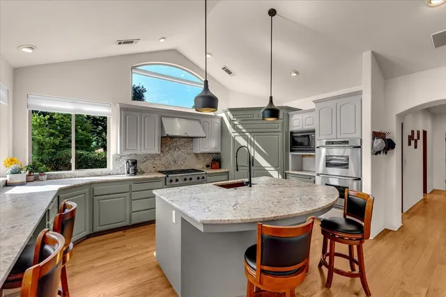 $1,399,000 | 6681 Riverside Drive, Redding, CA 96001