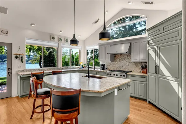 $1,359,000 | 6681 Riverside Drive, Redding, CA 96001