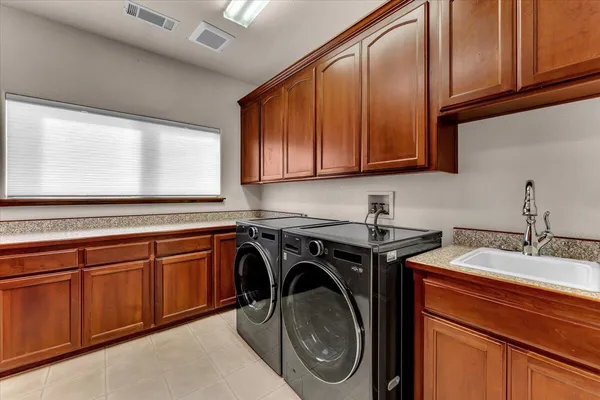 $1,359,000 | 6681 Riverside Drive, Redding, CA 96001
