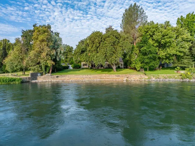 $1,399,000 | 6681 Riverside Drive, Redding, CA 96001