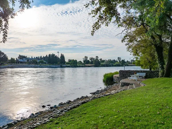 $1,359,000 | 6681 Riverside Drive, Redding, CA 96001