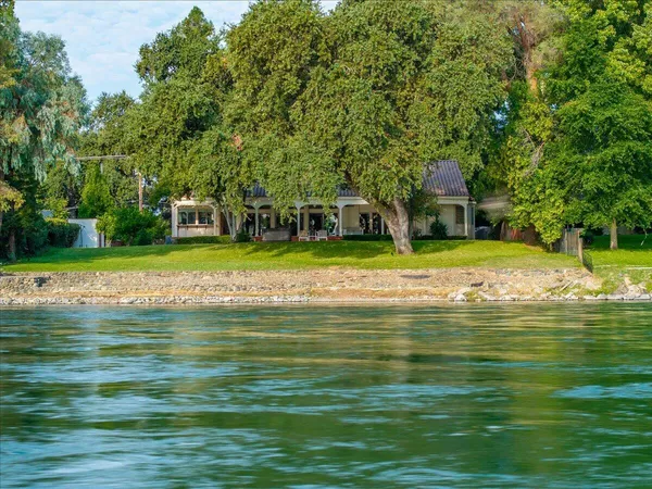 $1,359,000 | 6681 Riverside Drive, Redding, CA 96001