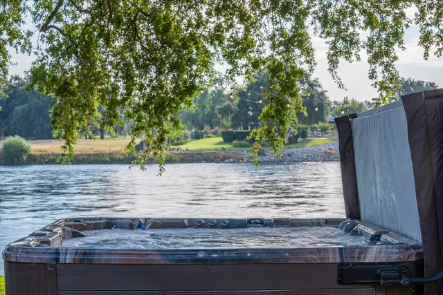 $1,399,000 | 6681 Riverside Drive, Redding, CA 96001