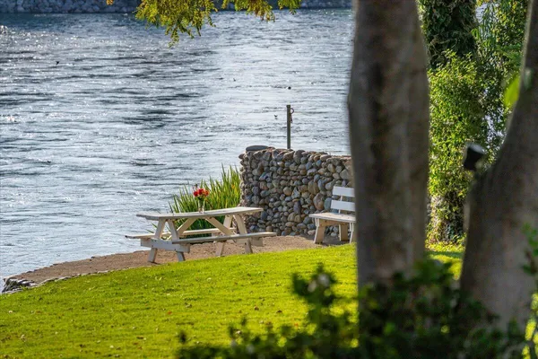 $1,359,000 | 6681 Riverside Drive, Redding, CA 96001