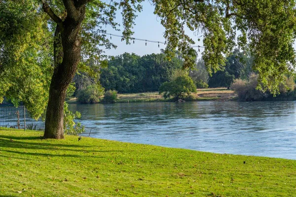 $1,359,000 | 6681 Riverside Drive, Redding, CA 96001