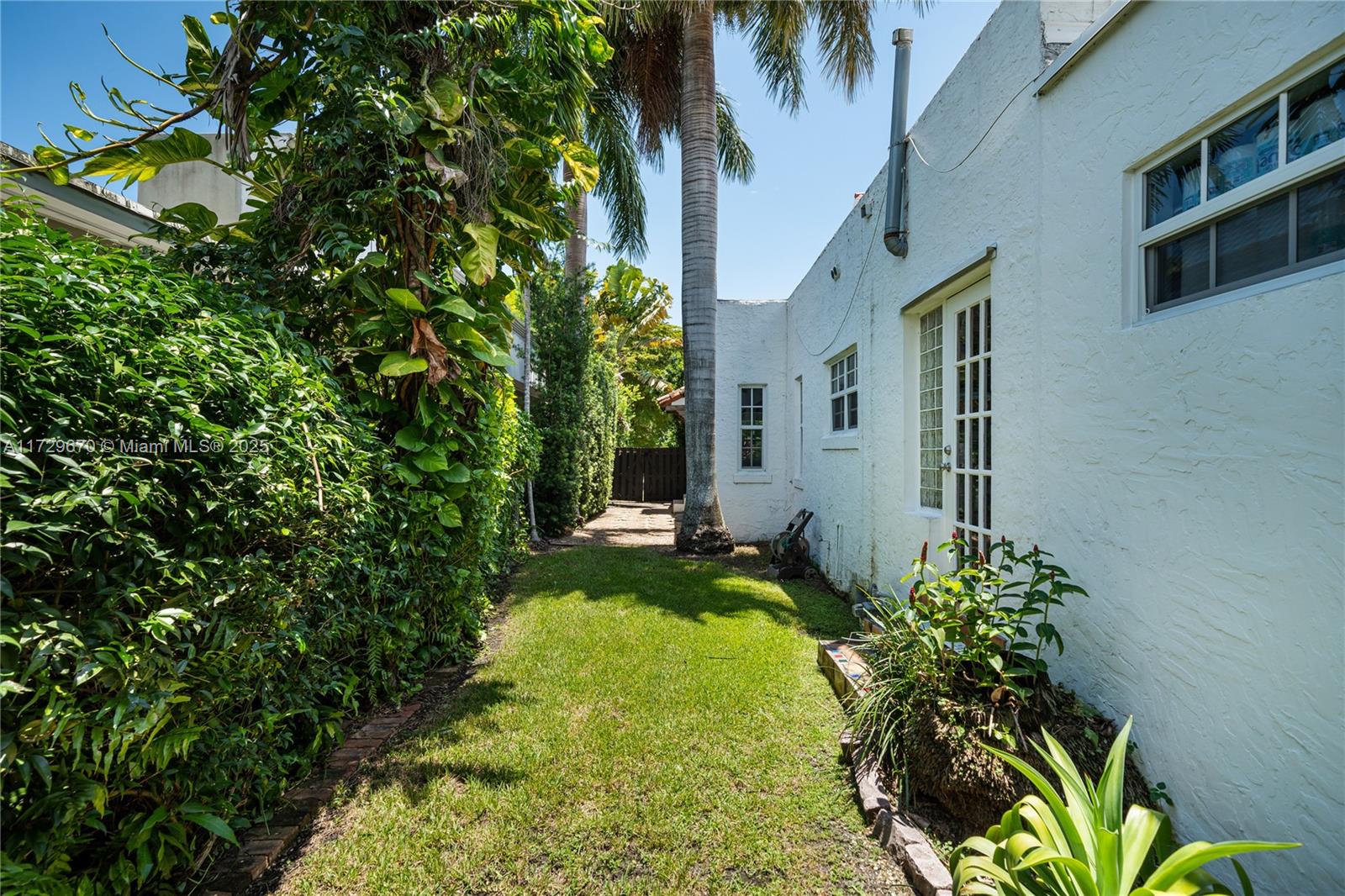 2424 Prairie Avenue Miami Beach, FL 33140 - Photo 20 of 28